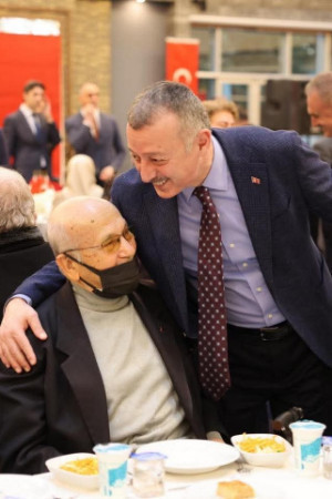 Aktaş ve Büyükakın ilk iftarı şehit aileleri ve gazilerle yaptı