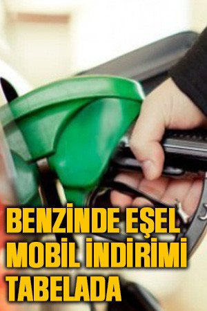 Benzinde eşel mobil indirimi tabelada