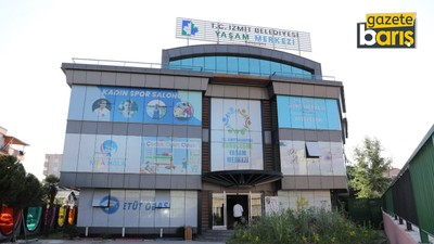 İzmit Belediyesinin ruhsata aykırı yapısı vatandaşı bezdirdi