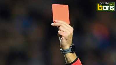 Bu kez futbolcu hakeme kırmızı kart gösterdi!
