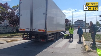 Kamyonla motosiklet çarpıştı! Yaralı var