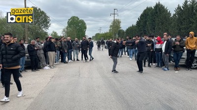 Üretimi durduran Özka Lastik işçileri için sendikacılar fabrikada