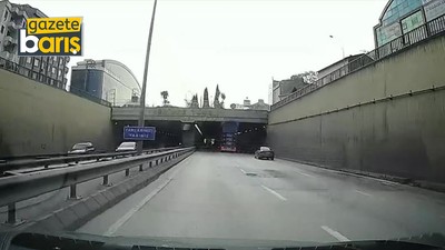 Bir garip olay: Kapağı açık unutulan kamyon tünele çarptı!