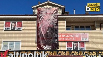 CHP’li gençlerden ilçe binasına gençliğe hitabe pankartı