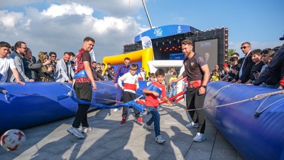 Kocaeli’de futbol tutkunlarıyla buluştular