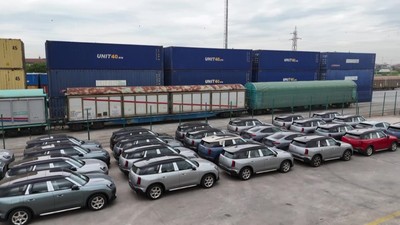 Türkiye'ye getirilen otomobiller Köseköy'e ulaştı