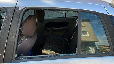 Kocaeli’de muhtarın otomobiline saldırdılar