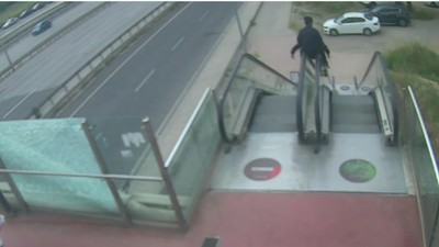 Kocaeli’de yürüyen merdivenler kendini bilmez kişilerin hedefi oluyor