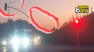 Yer: Kartepe! Çalışmıyor, trafik akışını tehlikeye atıyor!