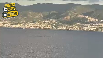 Helikopterler yangını söndürmek için İzmit Körfezi’nden su taşıyor