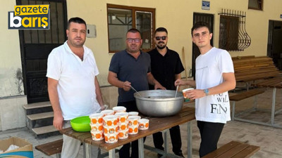 CHP’li Kadir Keskin aşure dağıttı