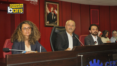 Başkandan köy yolları eleştirisine: "Bizim arabamız da sallanıyor!