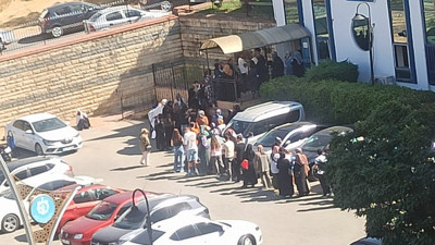 Kocaeli'de velinin hali... Kırtasiye yardımı için kuyruk oldular