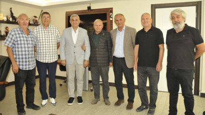 CHP’nin eski başkanlarından Cüneyt Akın’a destek