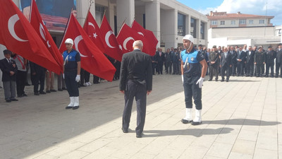 AKP'li başkanın Atatürk alerjisi: Selam durmadı