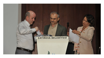 Başkan ve müdürü kürsüde bilgi verdi