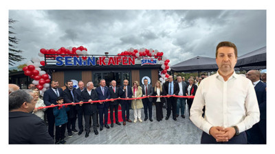 Bakın neredeymiş? Açılışta gözler Bülent Sarı’yı aradı