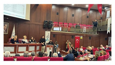 AKP ve MHP çekimser kaldı: İzmit'in 2026 bütçesine oy birliği
