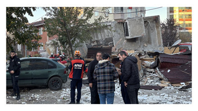 Vali Gebze’de enkaz önünde konuştu: 5 kişilik aile!