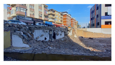 Yıkılıp öylece bırakıldı