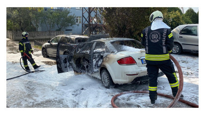 Kocaeli'deki araç yakıt aldıktan sonra alev aldı! 2 araç kül oldu