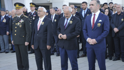 Resmi törende belediye başkanının telefonu çaldı