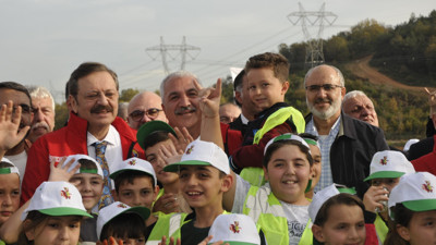 Fidan dikiminde bozkurt işareti damgasını vurdu