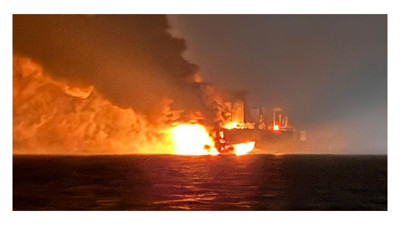 Yanan gemiden yeni görüntüler: 25 kişi tahliye edildi