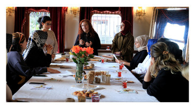 Konak güllerinin kâğıttaki izleri büyüledi
