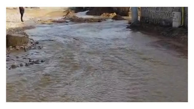 Darıca’da su borusu patladı! Yollar göle döndü