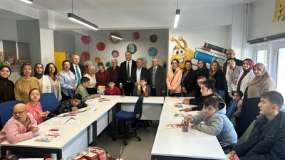 İYİ Partililerden özel çocuklara ziyaret