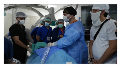 Kocaeli'den dünyaya tıp dersi: Canlı canlı izlediler