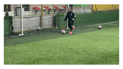 9 yaşındaki Defne'nin golleri beğeni topladı