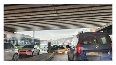 İzmit’teki bu sapak sürücülere saç baş yolduruyor!