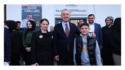 Büyükakın Dilovası Kütüphanesi’ni gezdi, öğrencilerle sohbet etti