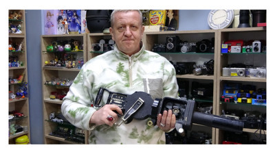 Sesi makineli tüfek, kendisi fotoğraf makinesi