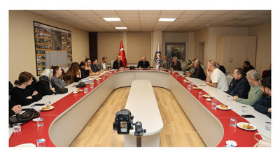 Büyükgöz, yıkım kararı alınan binanın mülk sahipleriyle bir araya geldi