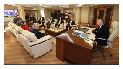 Bu telaş neden? Koşa koşa Büyükakın'a gittiler!