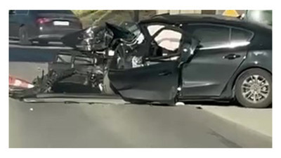 Kocaeli’de gişelere çarpan otomobil kullanılamaz hale geldi