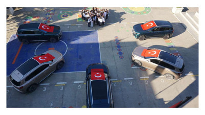 Kocaeli’deki ilkokulda Yerli Malı Haftası’na TOGG damgası: Öğrencilerle tanıtıldı