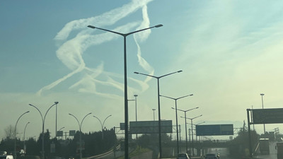 Kocaeli'de gökyüzündeki bu ilginç izler ne?