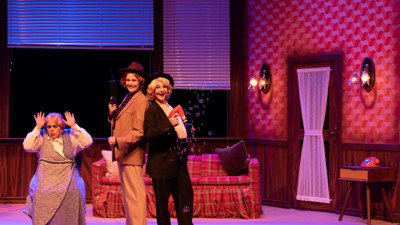 “Üç Jokerli Konken” Almanya’da ayakta alkışlandı