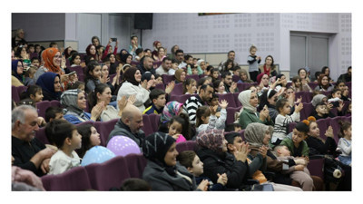 Kartepe'de çocuklar "Karlar Diyarı" oyunuyla eğlendi