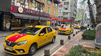 İzmitli taksicilerden Türk Bayrağı eylemi!