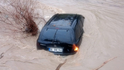 Kocaeli’de sağanak felaketi: Dereye kapılan otomobil 1,5 kilometre uzakta bulundu