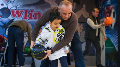 Baba oğul bowling turnuvası renkli anlara sahne oldu