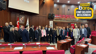 İzmit Meclisi bildiğiniz gibi: Önce gerildiler, sonra toplu fotoğraf verdiler