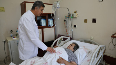 Karnından 40 kilogram kitle çıkarıldı