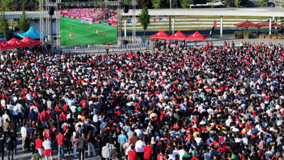 Vancouver’da maç, İzmit’te gurur: Kocaelililer Millileri yalnız bırakmadı