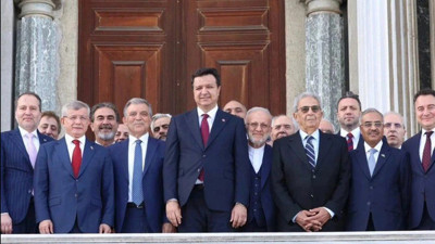 Sağ partiler cumhurbaşkanı adayı olarak o ismi gözüne kestirdi!